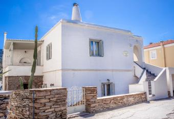 Philoxenia Anemomilos has Balcony rooms