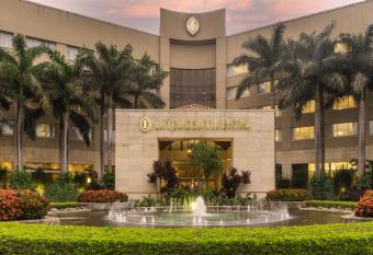 Real InterContinental at Multiplaza Mall, an IHG Hotel has Balcony rooms