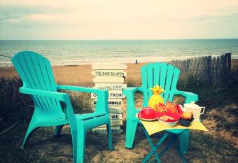 LES PIEDS DANS L EAU has Balcony rooms