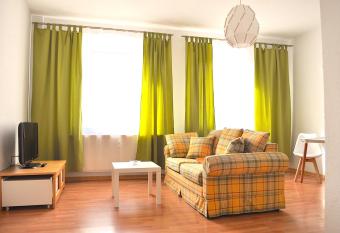 Cottbuser FeWo - EG. allows 18 year olds to book a room