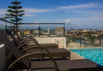 Mabolo Garden Flat A7 Near Ayala Mall has Balcony rooms