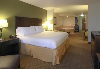 Greentree Inn And Suites Florence, Az has rooms with a private hot tub