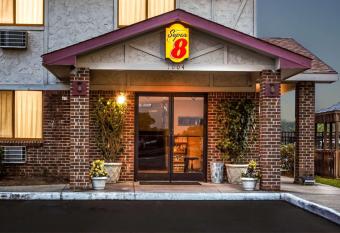 Super 8 by Wyndham Greenville has Smoking rooms