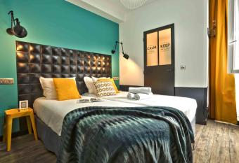 Arty Paris Porte de Versailles by River allows 18 year olds to book a room