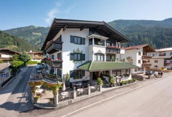 Hotel J  gerhof und Jagdhaus has Balcony rooms