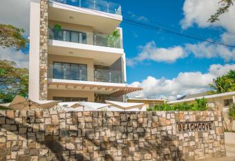 Beachcove Apt No 10 has Balcony rooms