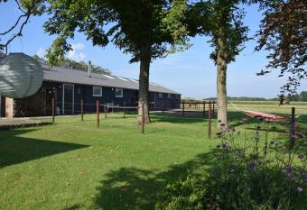 Slapen bij Uppruna allows 18 year olds to book a room