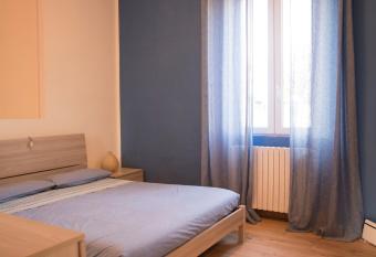 Domus vicina al Centro Storico has Balcony rooms