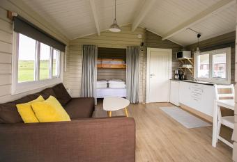 M  ar Cottage has Balcony rooms