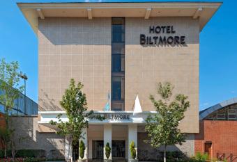 Hotel Biltmore allows 18 year olds to book a room