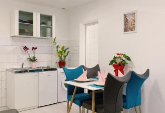 LINA ROOMS has Balcony rooms