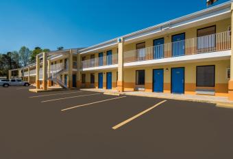 Rodeway Inn Augusta West - Fort Eisenhower has Smoking rooms