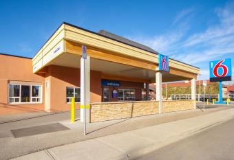 Motel 6 Lethbridge Ab allows 18 year olds to book a room