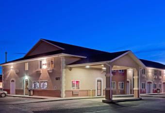 Super 8 by Wyndham Richfield UT allows 18 year olds to book a room