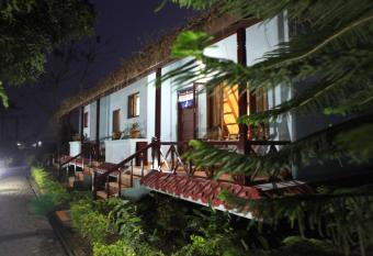 Chitwan Forest Resort , Chitwan National Park has Balcony rooms