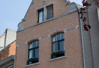 Domus Portus allows 18 year olds to book a room