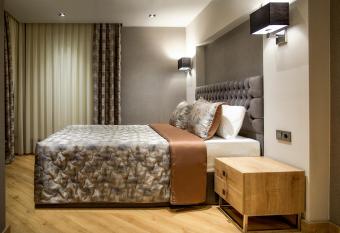 La Boutique Hotel & Suites allows 18 year olds to book a room