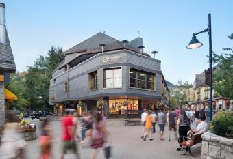 Pangea Pod Hotel has Balcony rooms