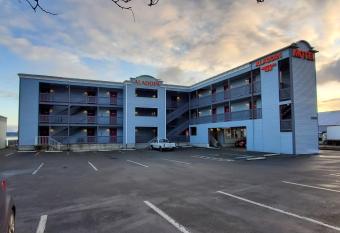 Water Front Inn has Balcony rooms