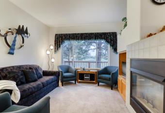 Ridge & Pine has Balcony rooms