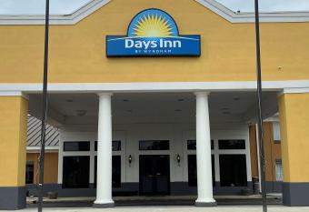 Days Inn by Wyndham Dothan has Smoking rooms