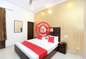 OYO Hotel Adarsh allows 18 year olds to book a room