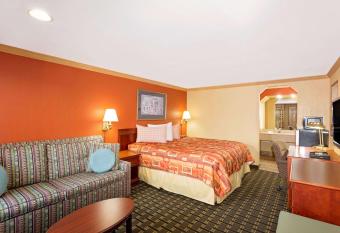 Knights Inn Port Charlotte has Smoking rooms