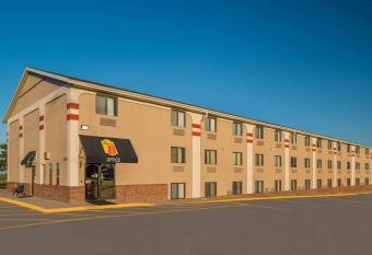 Super 8 by Wyndham Lincoln West has Smoking rooms