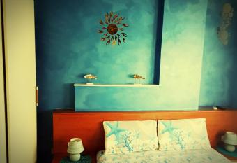 La Dea del mare has Balcony rooms