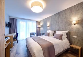 Au fil de l eau has Balcony rooms