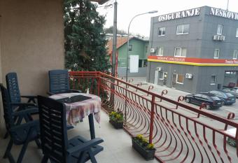 Vila Al Tawil has Balcony rooms