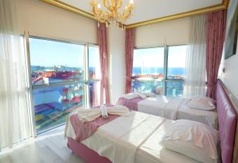 Royal Babil Suites Hotel has Balcony rooms