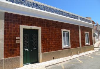 Casa Flor do Mar Lagos allows 18 year olds to book a room