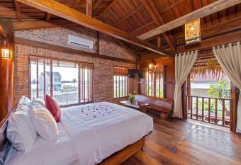 Wooden Lodge Homestay Hoian has Balcony rooms