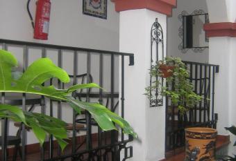 Apartamentos Turisticos Casa Cantillo allows 18 year olds to book a room