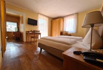 Hotel Astoria has Balcony rooms