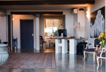 Hotel Italia has Balcony rooms