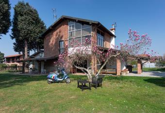Cascina cattabreghetta has Balcony rooms