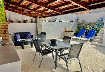 Casa dos Montes has Balcony rooms