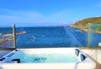 Ribadomar Caion allows 18 year olds to book a room