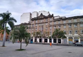 Hotel Bar  o De Tef   allows 18 year olds to book a room