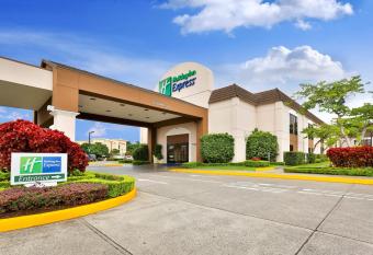 Holiday Inn Express San Jose Airport, an IHG Hotel allows 18 year olds to book a room