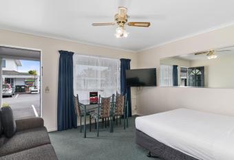 ASURE PRINCE motor lodge has Balcony rooms