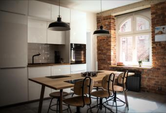 Dom na Nikiszu allows 18 year olds to book a room