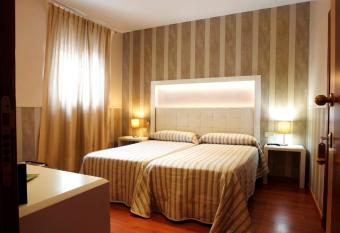 Hostal Paris allows 18 year olds to book a room