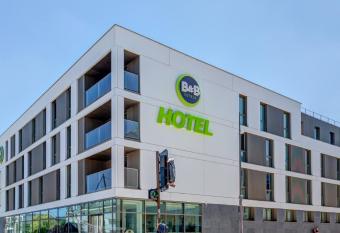 B&B HOTEL Paris Sud Chatenay Malabry allows 18 year olds to book a room