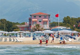 Hotel Happy has Balcony rooms