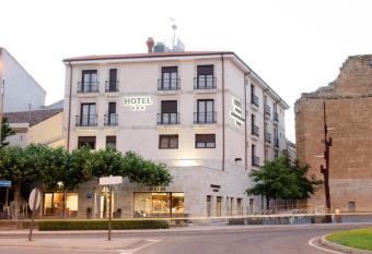 Hotel Puerta Ciudad Rodrigo has Balcony rooms