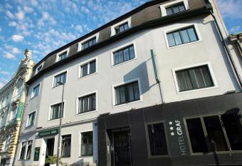 Hotel-Gasthof Graf allows 18 year olds to book a room