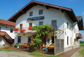 Gasthaus Hingerl allows 18 year olds to book a room
